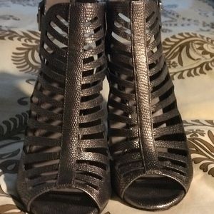 Vince Camuto Gladiator Sliver 4 1/2 inch heals